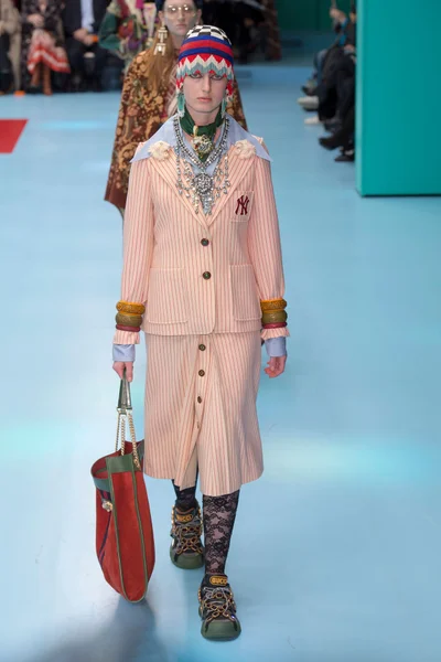 Look 69